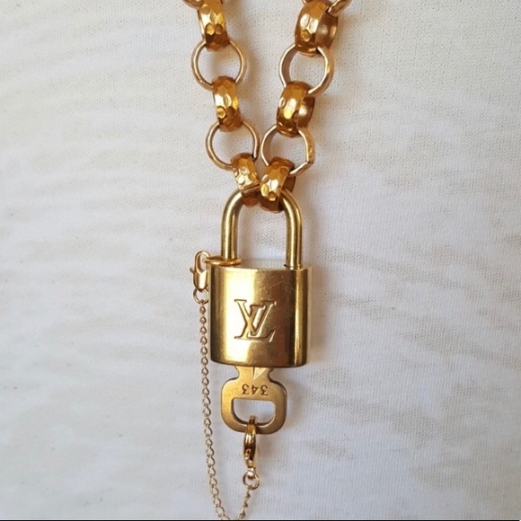 Louis Vuitton Jewelry - Louis Vuitton unisex #343 lock & key necklace ☀️
